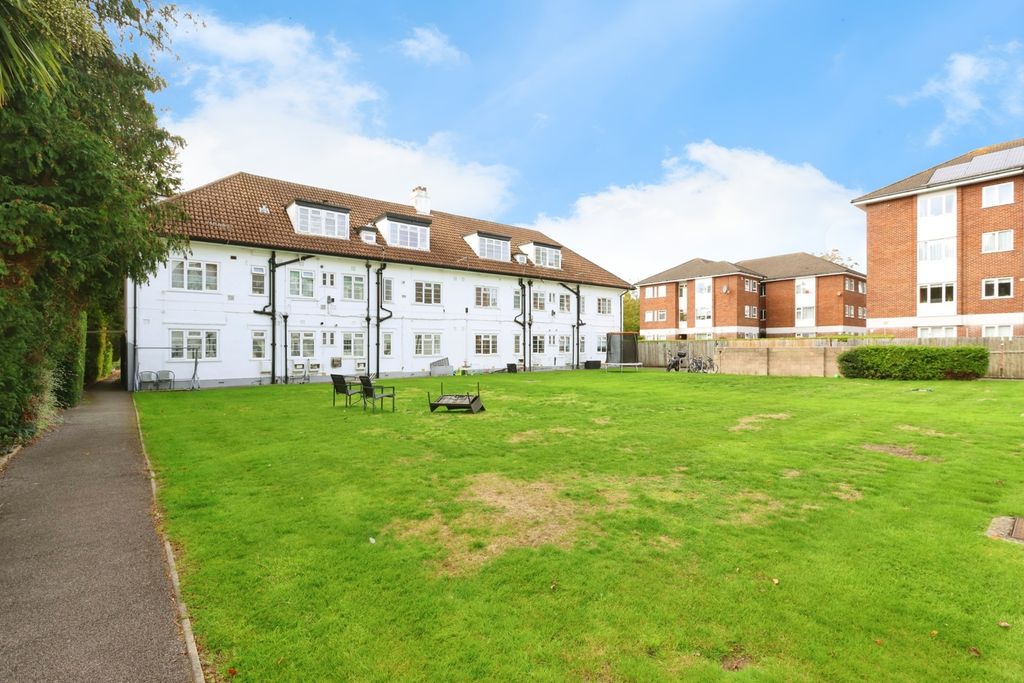 Property photo 2 of 17 Photo