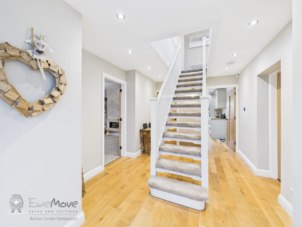 Property photo 2 of 25 Entrance Hall