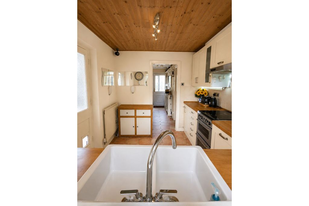 Property photo 3 of 16 Kitchen