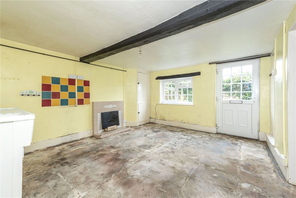 Property photo 2 of 10 Kitchen
