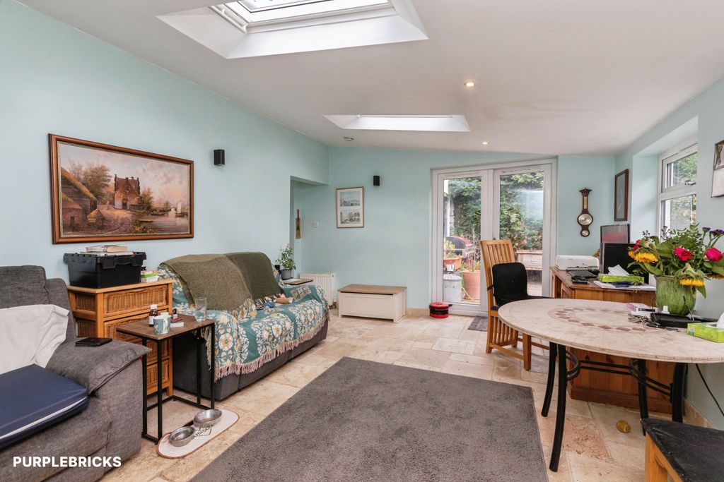 Property photo 2 of 25