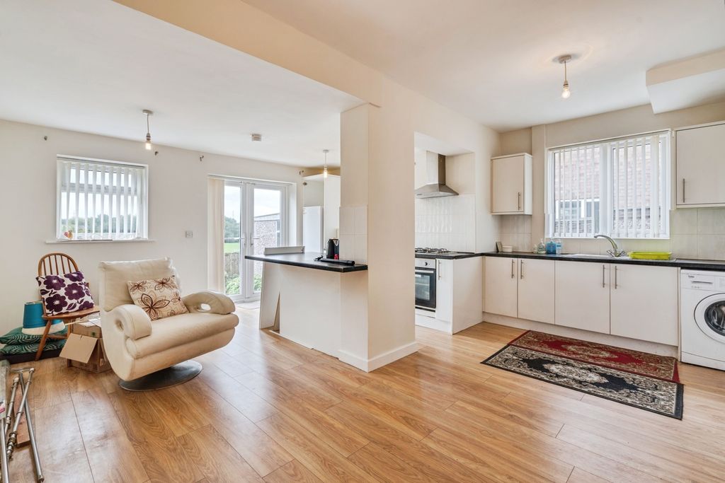 Property photo 2 of 19 Pbox-Img.Jpg
