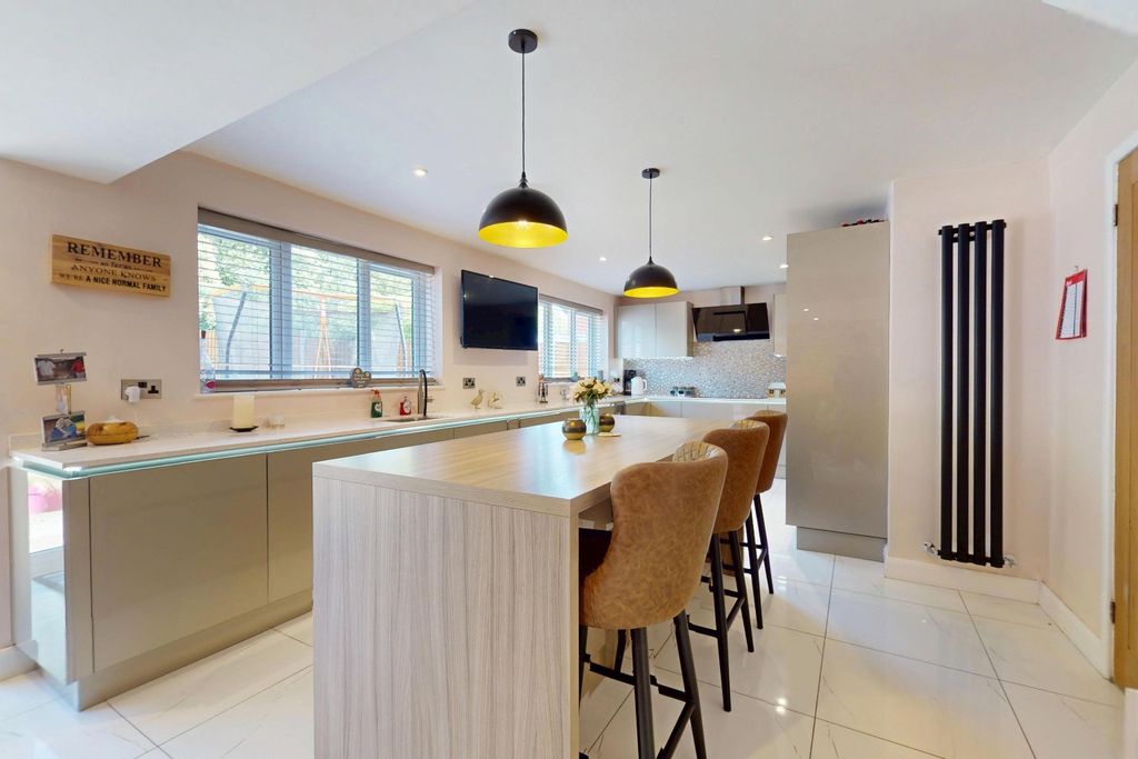 Property photo 2 of 27 4476953