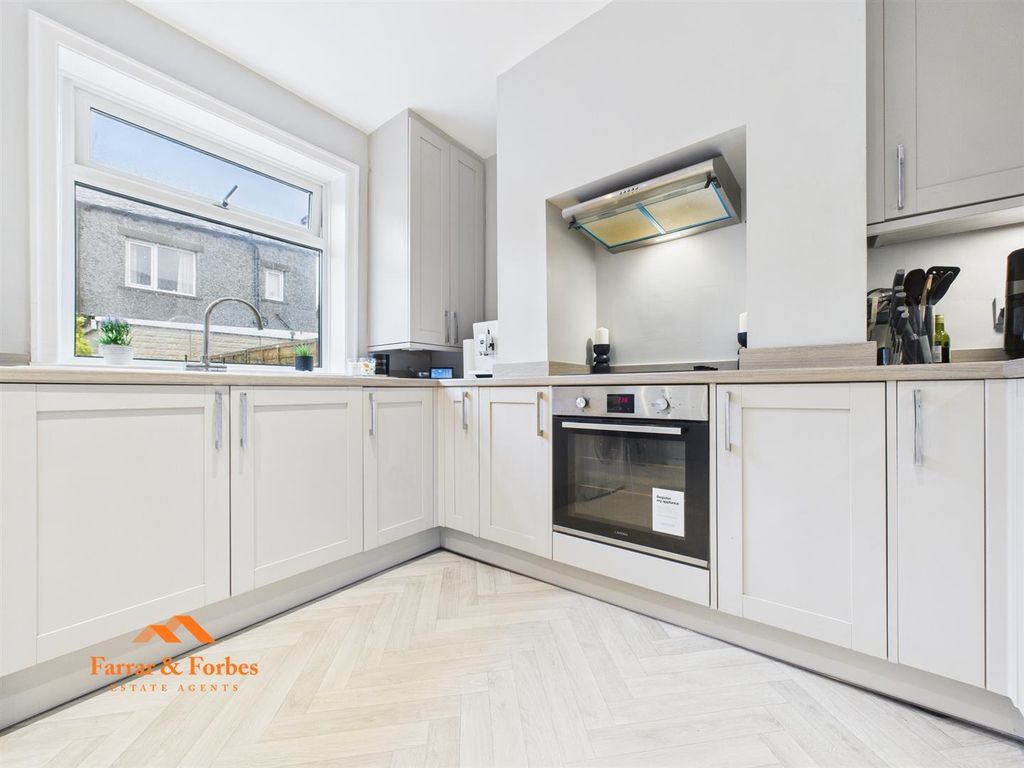 Property photo 2 of 16 Cam03956G0-Pr0159-Still010.Jpg