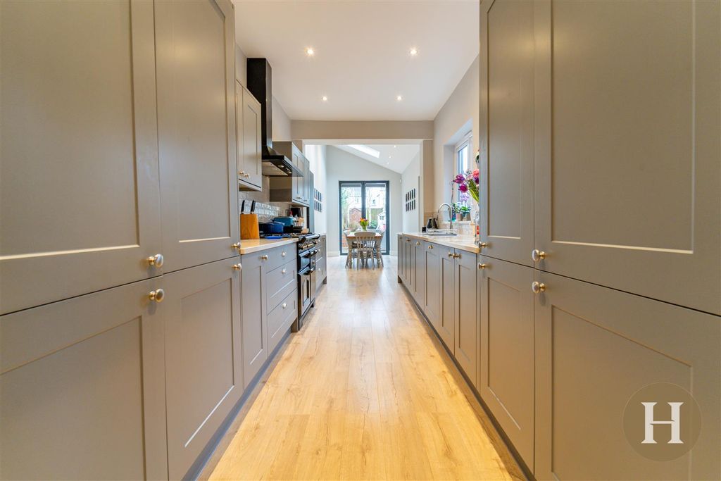 Property photo 2 of 42 Hadleigh Estate Agents-1.Jpg