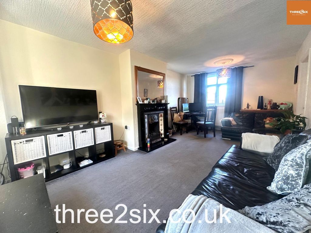 Property photo 3 of 17 Gallery