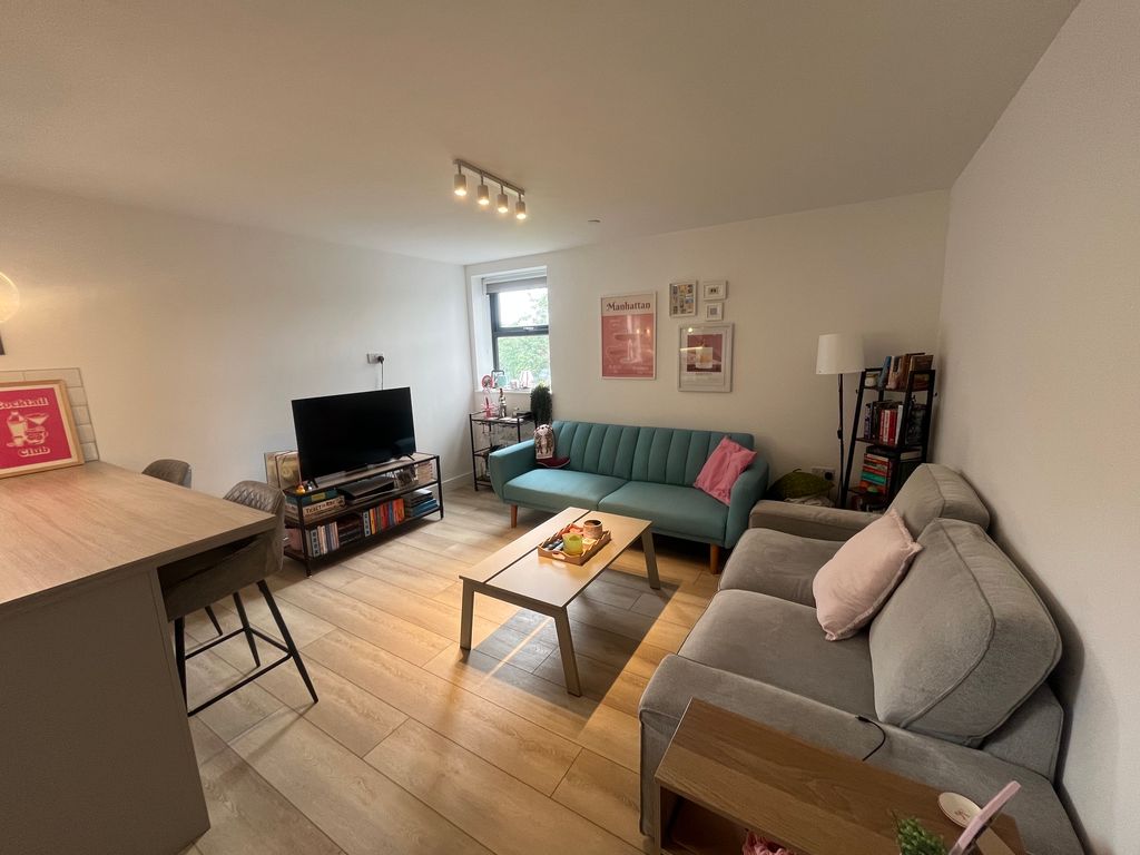 Property photo 1 of 10 Living Room