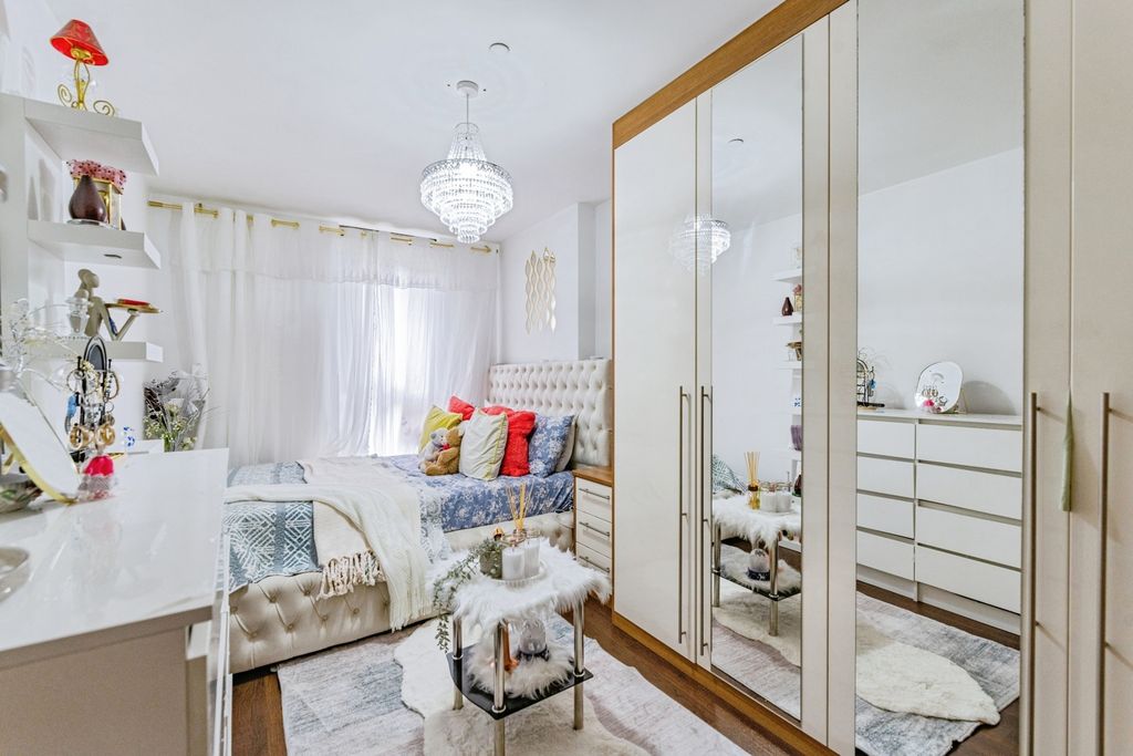 Property photo 3 of 9 Pbox-Img.Jpg