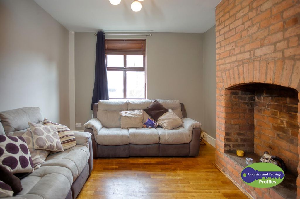 Property photo 2 of 36 8 Albert Rd Hinckley (4).Jpg