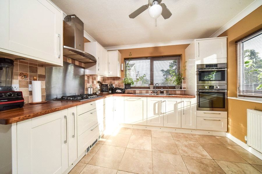 Property photo 3 of 8 Kitchen_Resized