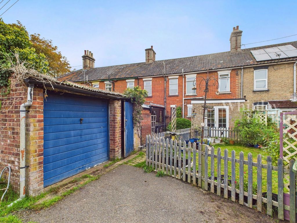 Property photo 2 of 28