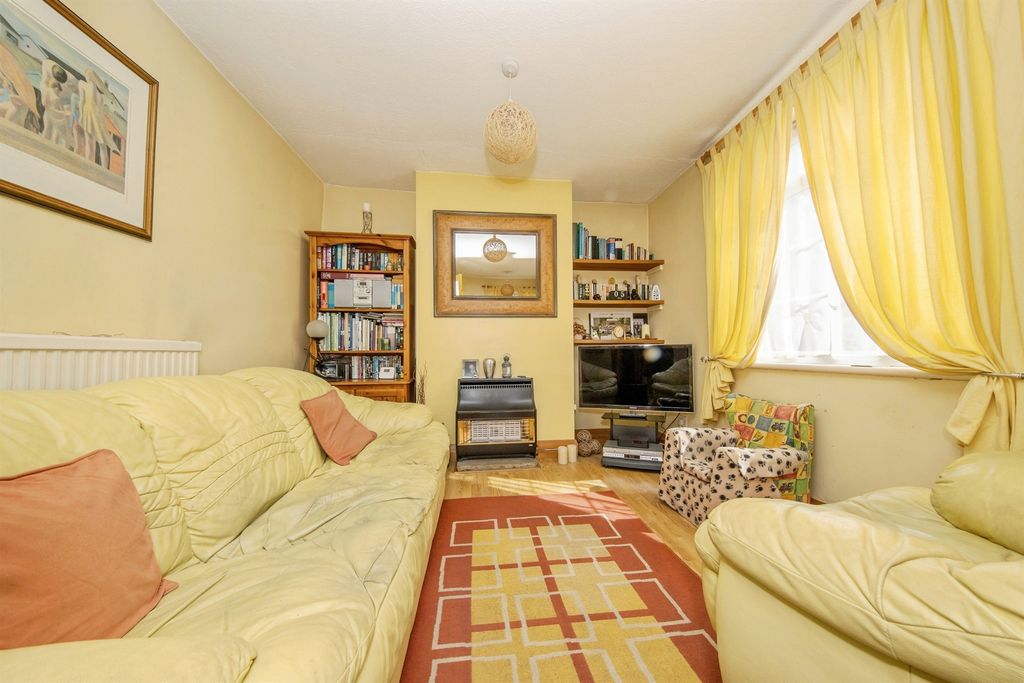 Property photo 3 of 18