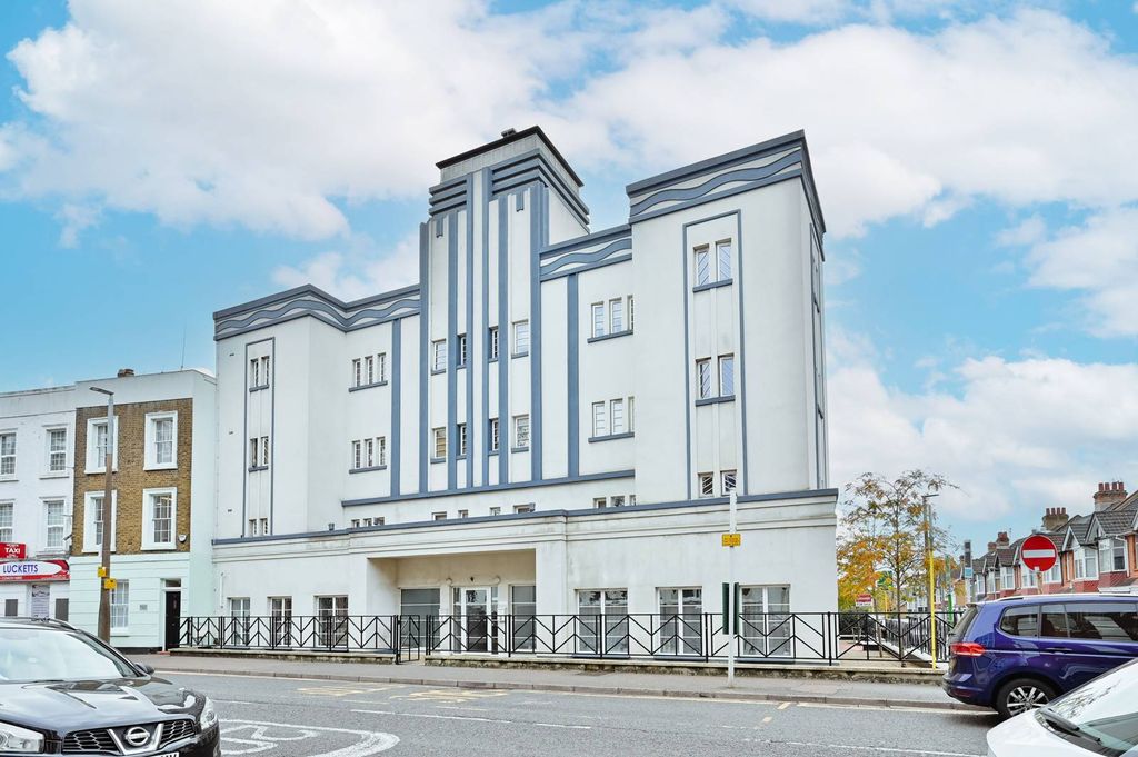 Property photo 1 of 12