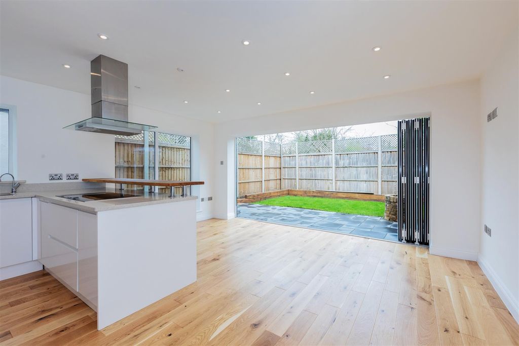 Property photo 2 of 14 11 Britwell Road-06.Jpg