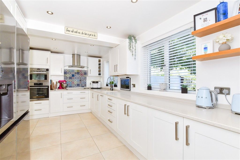 Property photo 2 of 18 Kitchen