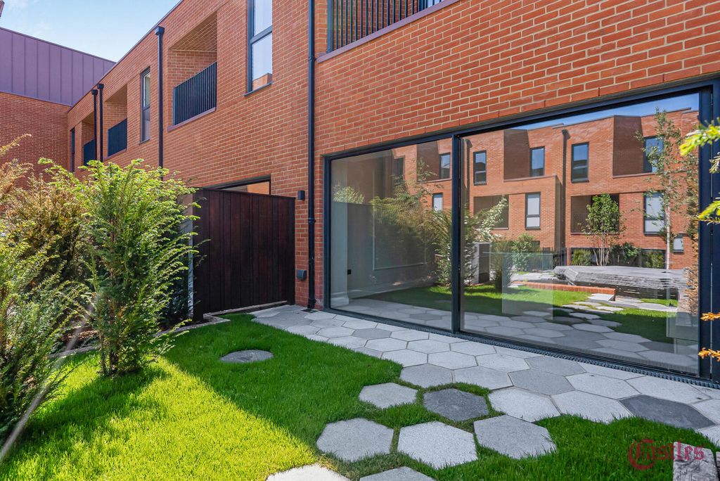 Property photo 2 of 17 Rear Garden