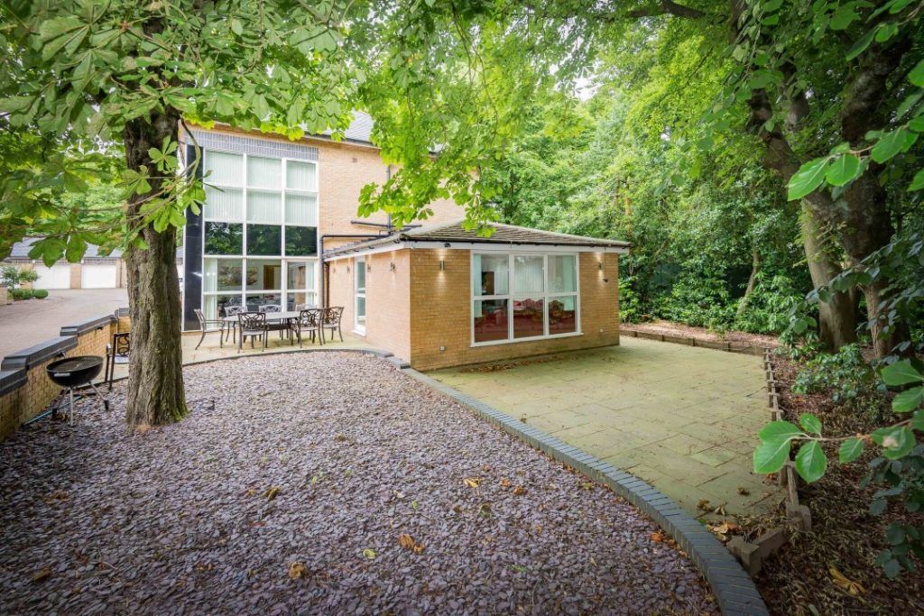 Property photo 2 of 27