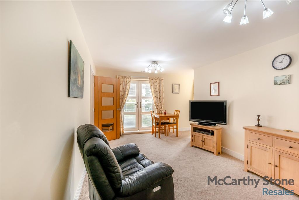 Property photo 3 of 23 8699416-Interior09.Jpg