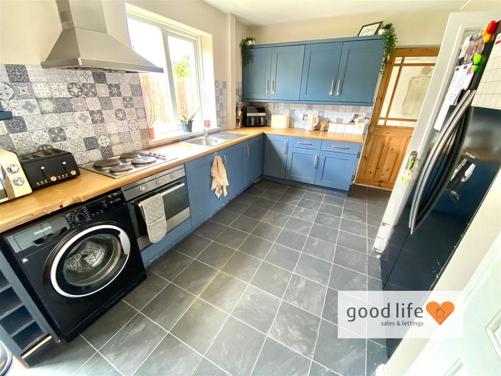 Property photo 3 of 14 20250703_121147455_Ios7Swindon.Jpg