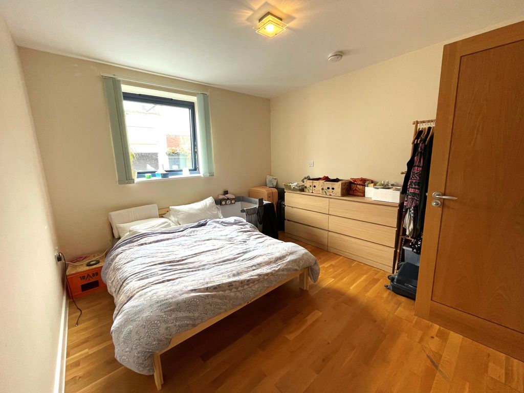 Property photo 2 of 5 Bed 1