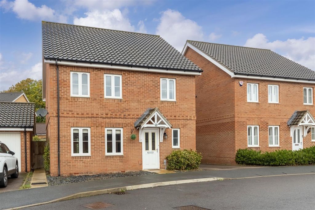 Property photo 1 of 18 Front Aspect