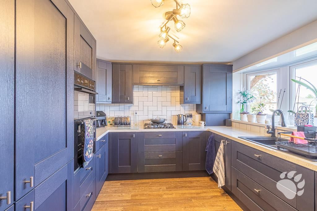 Property photo 3 of 33 Kitchen