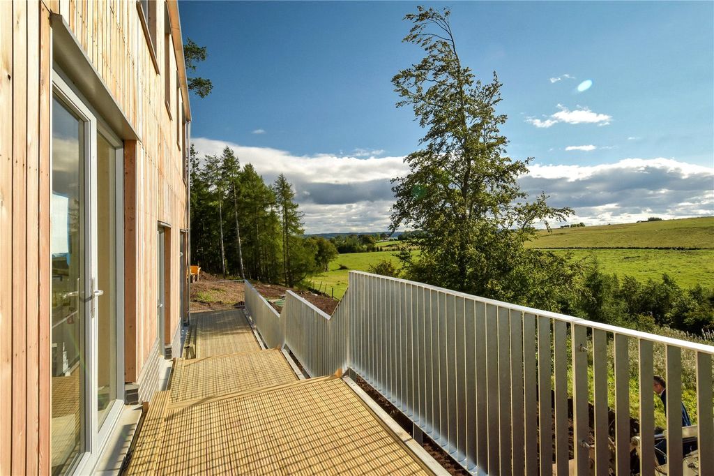 Property photo 2 of 15 Picture No. 21