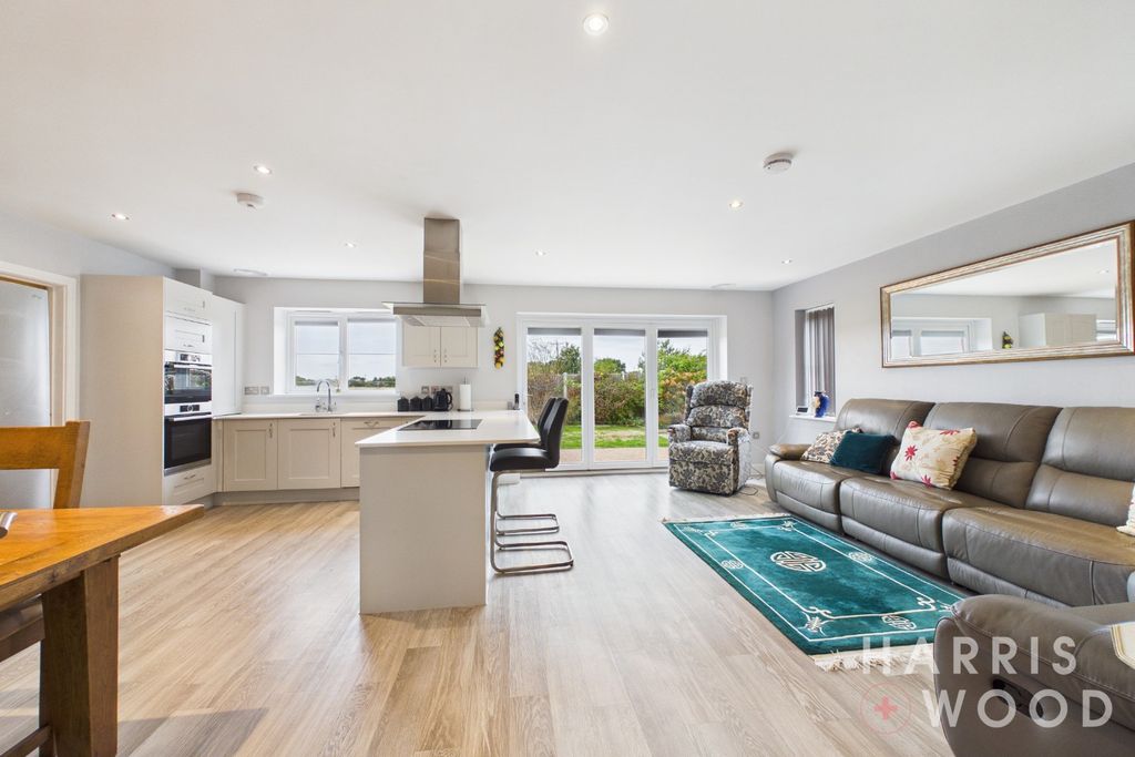 Property photo 2 of 33 5600563