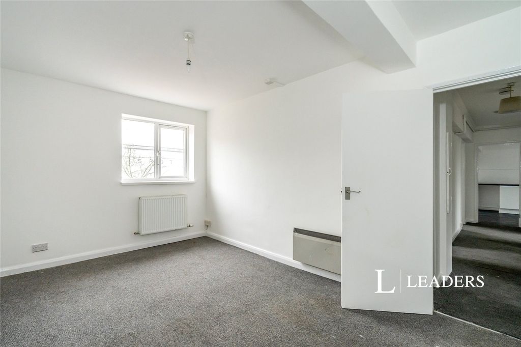 Property photo 2 of 14 Picture No. 12