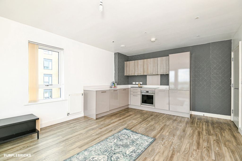 Property photo 1 of 14 Lounge / Kitchen
