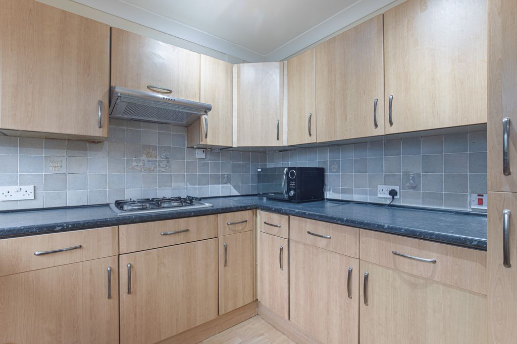 Property photo 2 of 18 Kitchenangle1