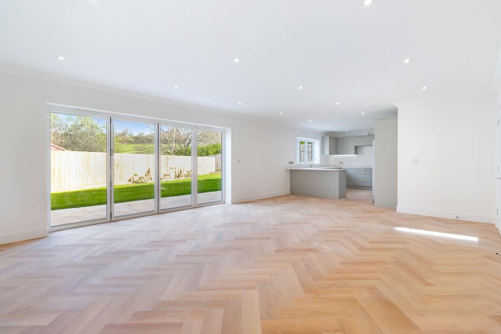 Property photo 2 of 27