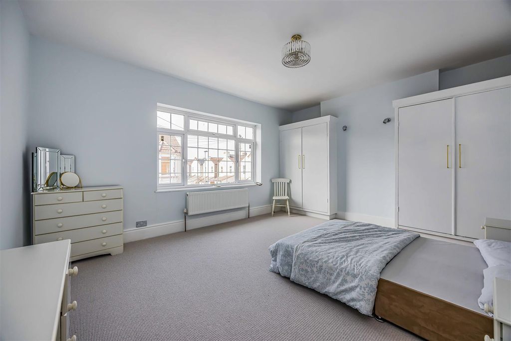 Property photo 3 of 24 72 Francis Avenue, Southsea-Small-Porticomarketing