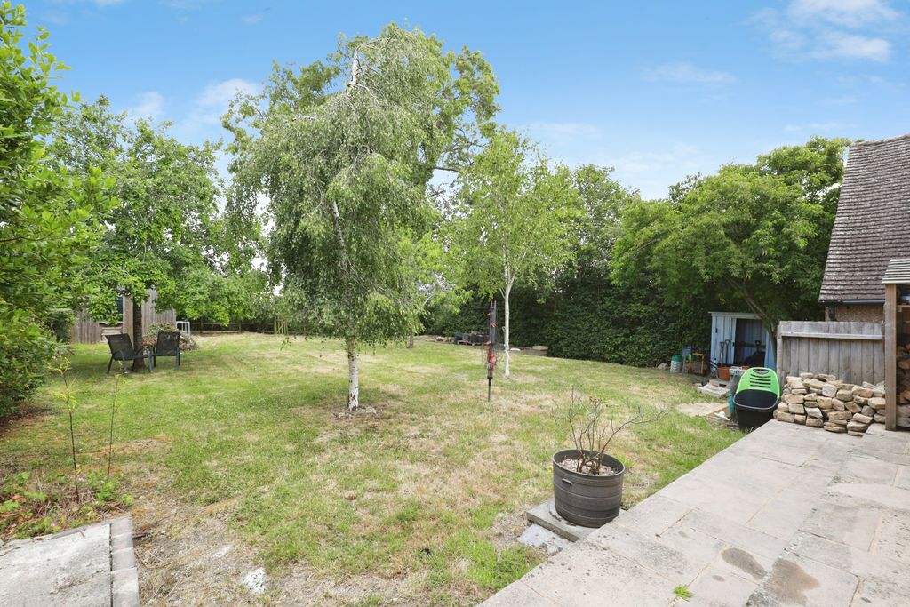 Property photo 2 of 33 Rear Garden