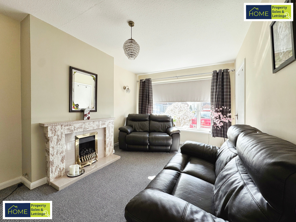 Property photo 3 of 18 Lounge