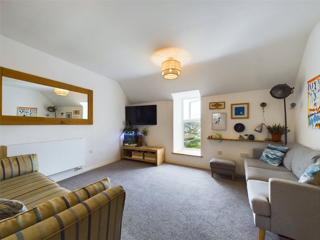 Property photo 3 of 13 Picture No. 02