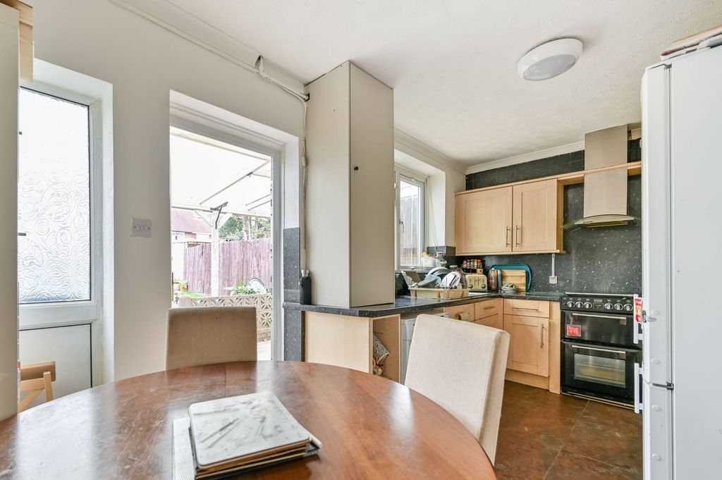 Property photo 3 of 8