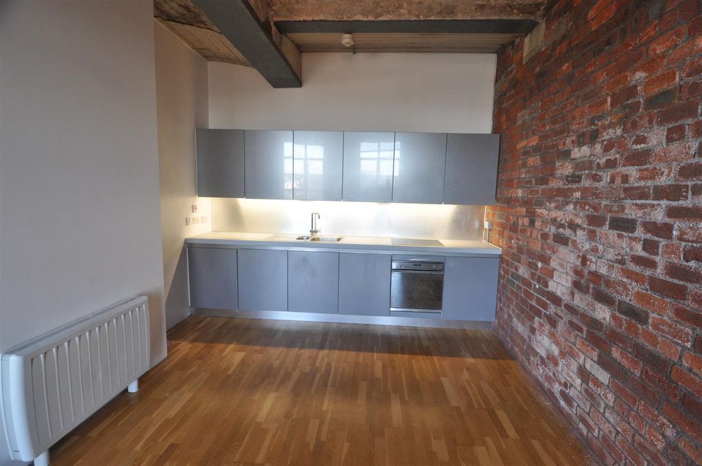 Property photo 3 of 9 Kitchen