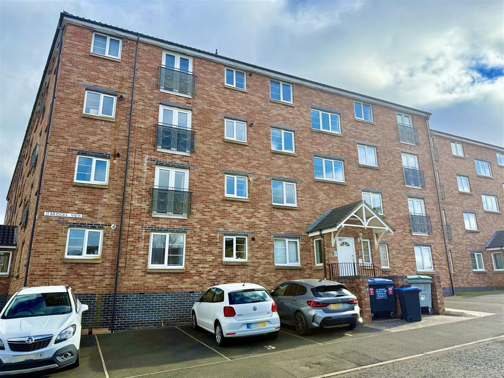 Property photo 3 of 9 External