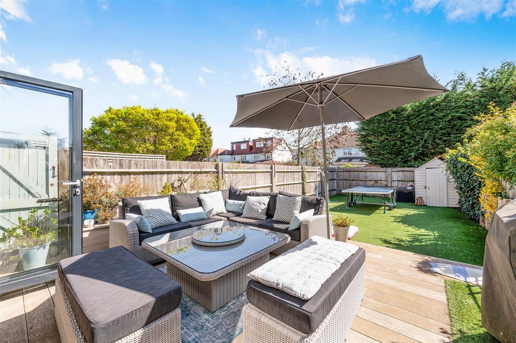 Property photo 3 of 12 Phyllis AV (12).Jpg