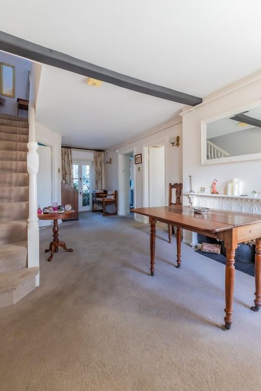 Property photo 3 of 30 Entrance Hall