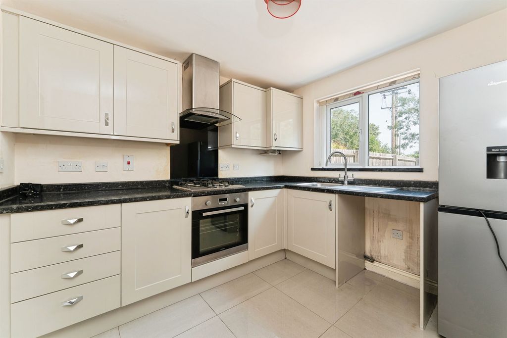 Property photo 2 of 16