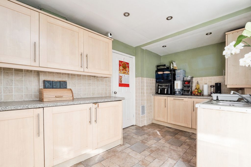 Property photo 3 of 24 Kitchen