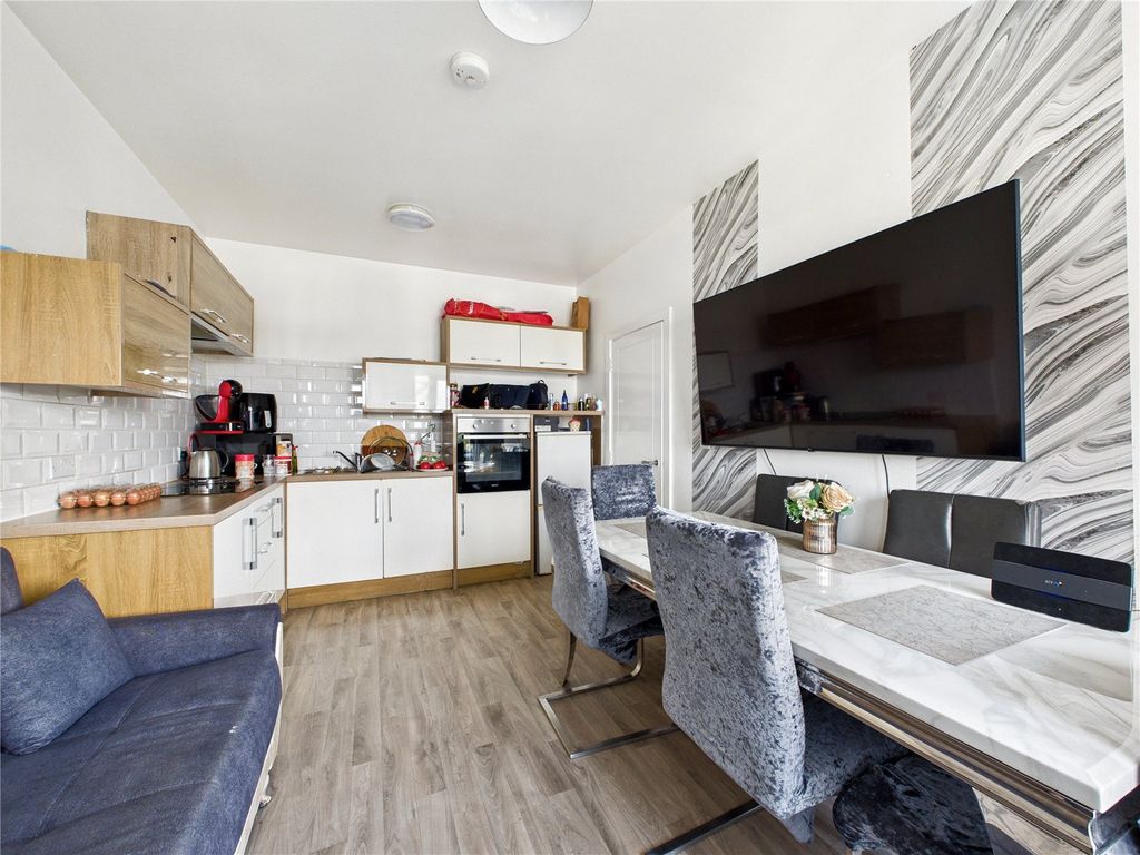 Property photo 3 of 7 Picture No. 04