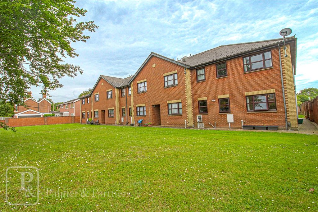 Property photo 1 of 7 External