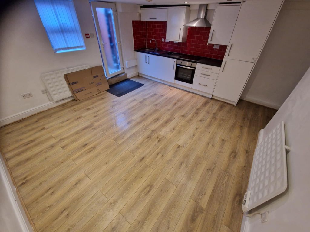 Property photo 2 of 7 Kitchen/Lounge