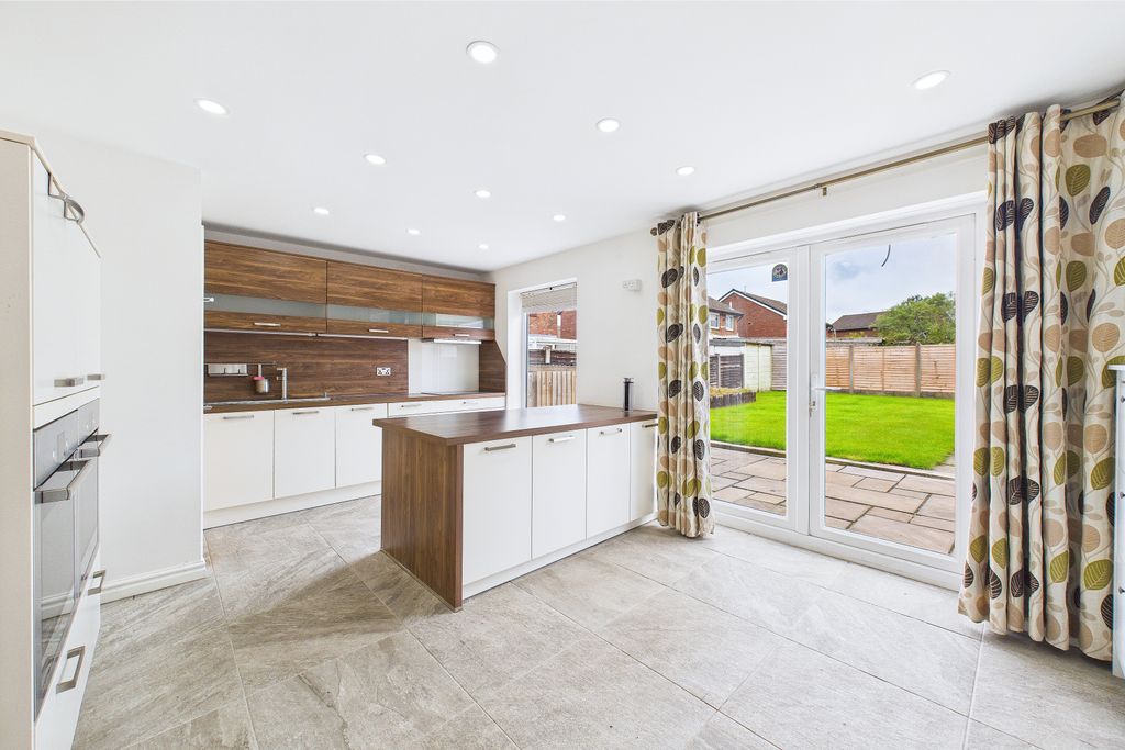 Property photo 3 of 11 Dining Kitchen