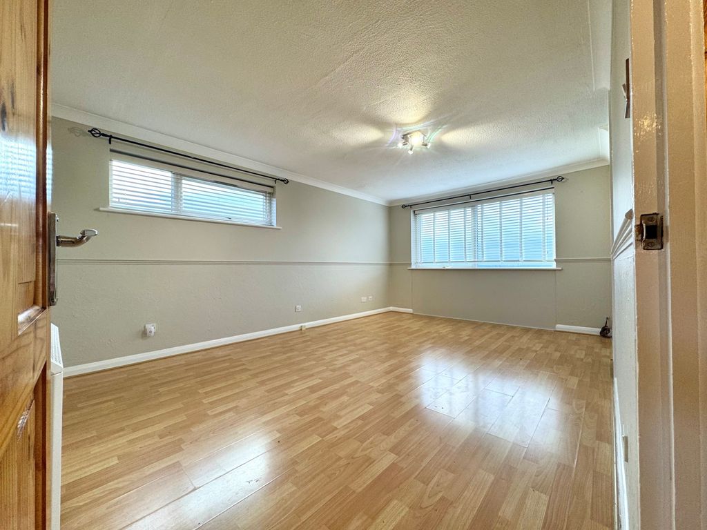 Property photo 3 of 9 Gallery