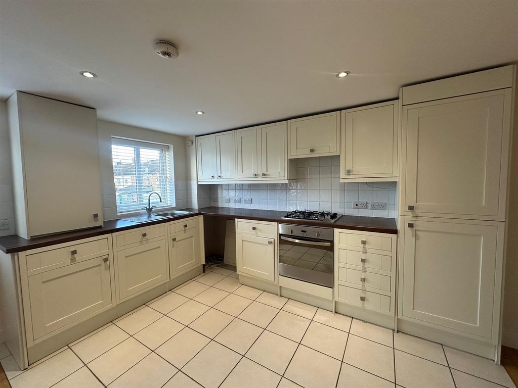 Property photo 2 of 16 Living Area