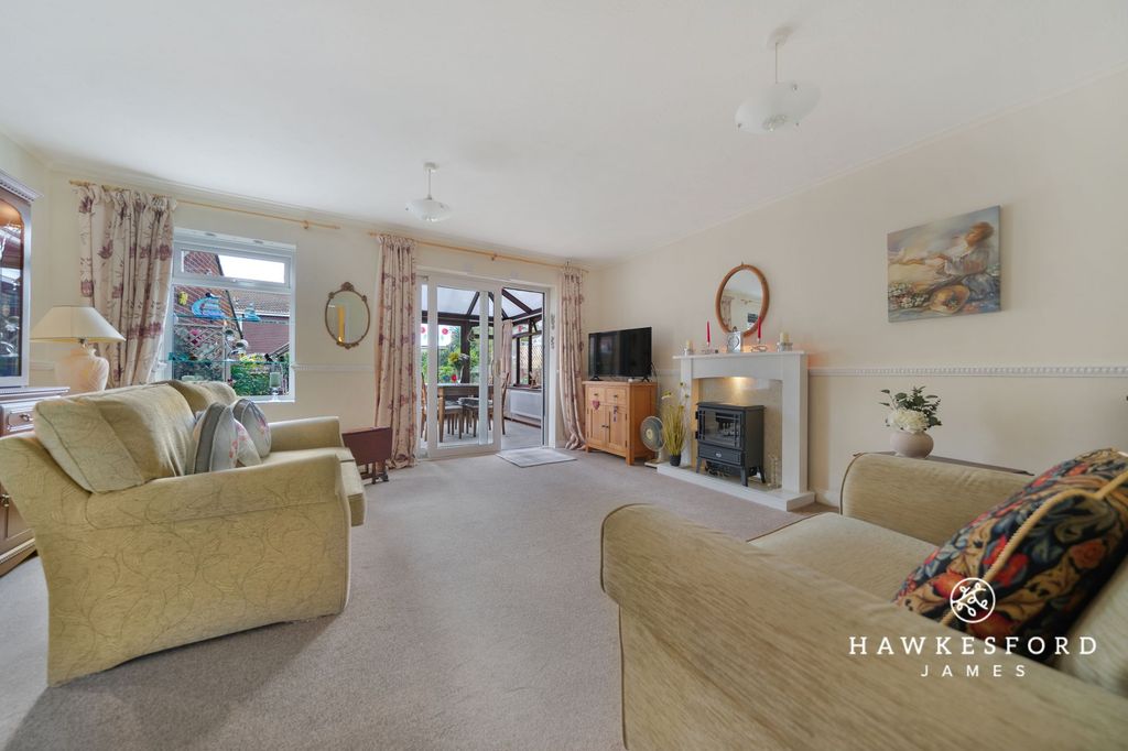 Property photo 2 of 21 Peregrine Drive, Sittingbourne - Lounge/Diner